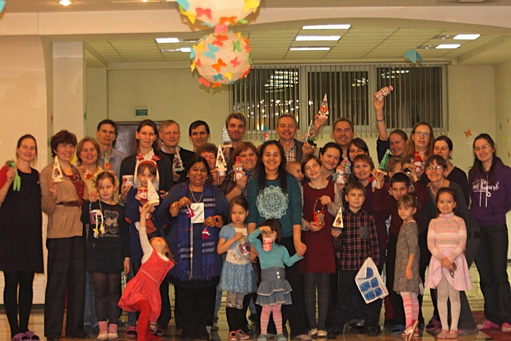 Федерация семей "Семьи за единство и мир во всем мире" организовала проект Новогодней семейной мастерской